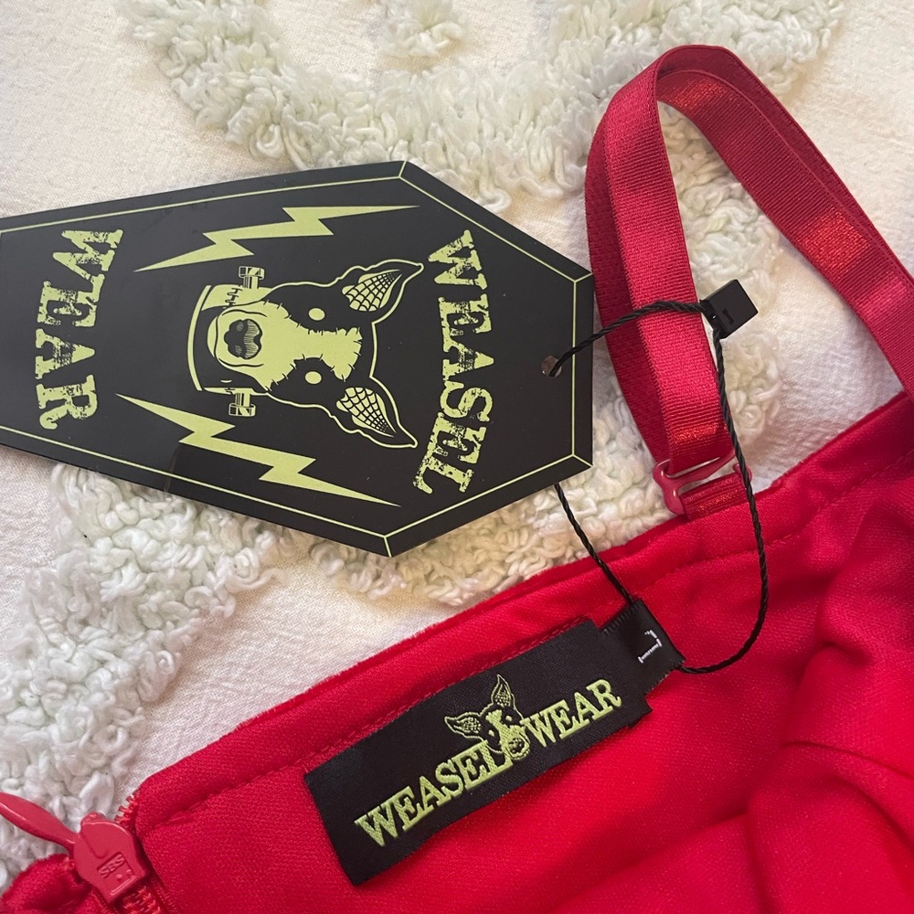 Weasel Wear Red Velvet Gown w/ Draped Neckline & Faux-Fur and Skull Accent, Sz L - Picture 7 of 9
